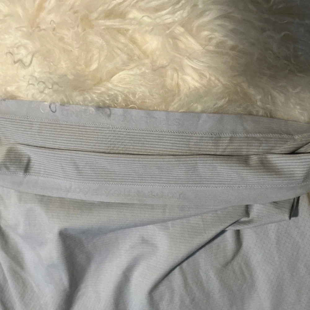 EUC Lululemon Swiftly Tech Short-Sleeve Shirt 2.0 *Lilac Size 12 - Picture 8 of 9